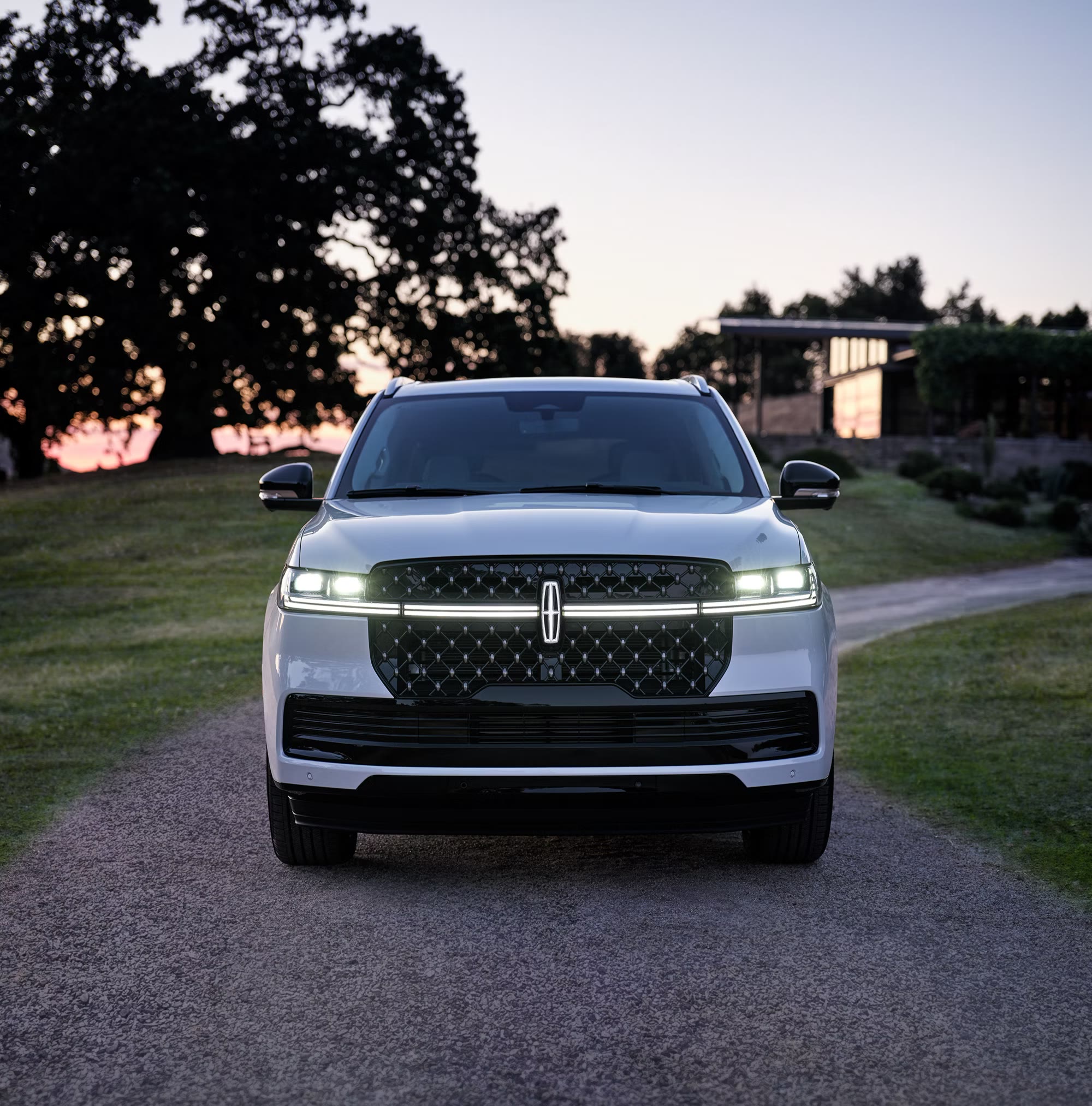 Lincoln Navigator at dusk